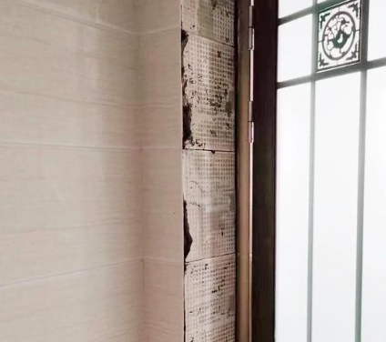 淄博瓷砖空鼓免砸砖维修公司分享吸水砖泡水时间不够或过长都会对瓷砖铺贴效果产生影响